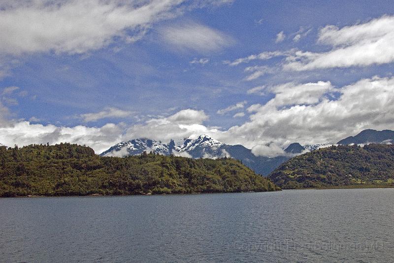 20071218 122940 D200 3900x2600.jpg - View of moountains from Puerto Chacabuco